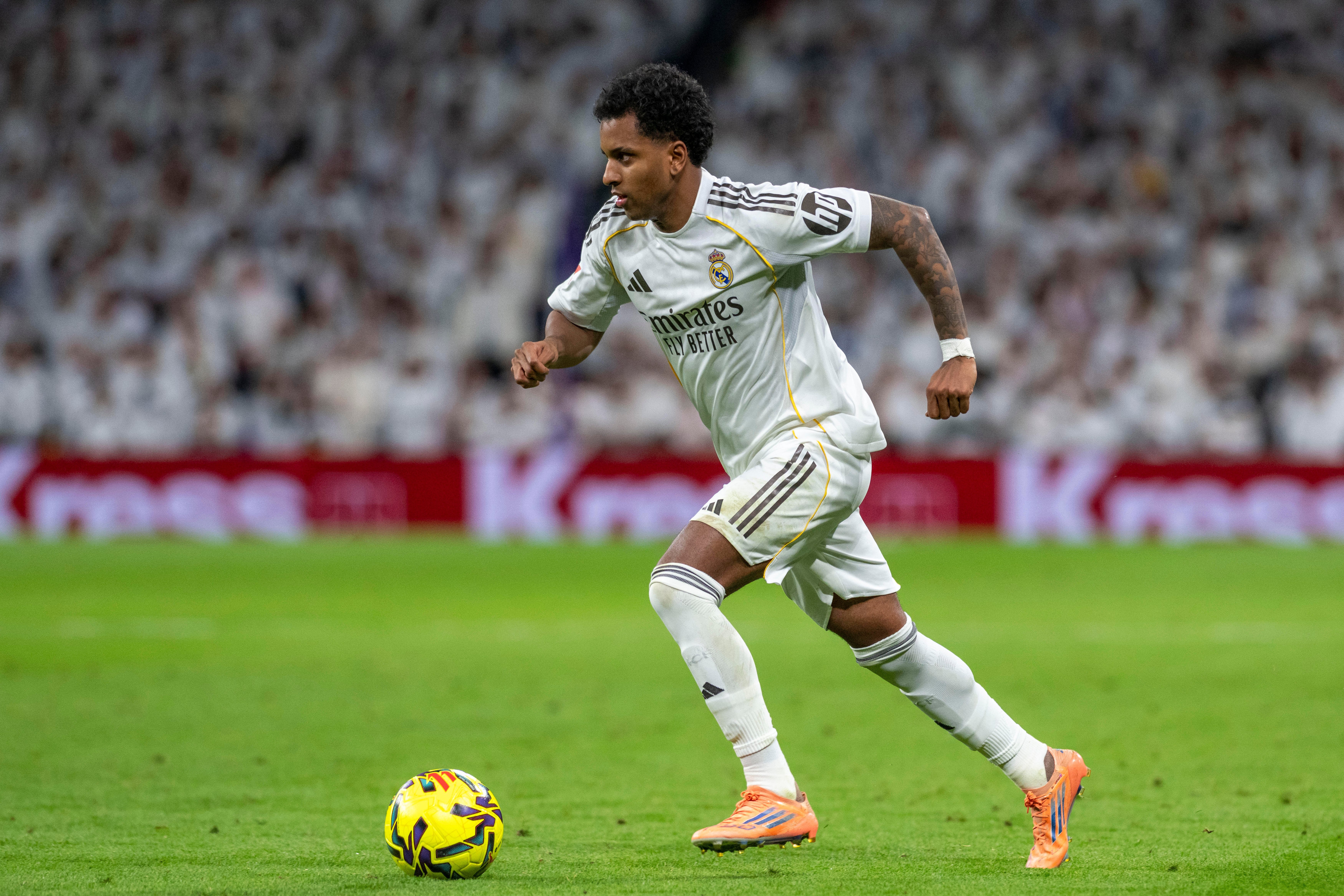 官方网站-记者：罗德里戈肌肉超负荷单独训练，明日确定能否出战瓦伦西亚