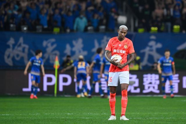 九游娱乐-塔利斯卡的广州生涯：高开低走 卡帅因他遭争议