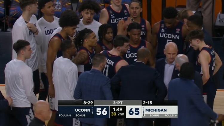 九游首页-没悬念了！索罗·鲍尔快攻不进&amp;麦肯尼三分命中 密歇根领先9分